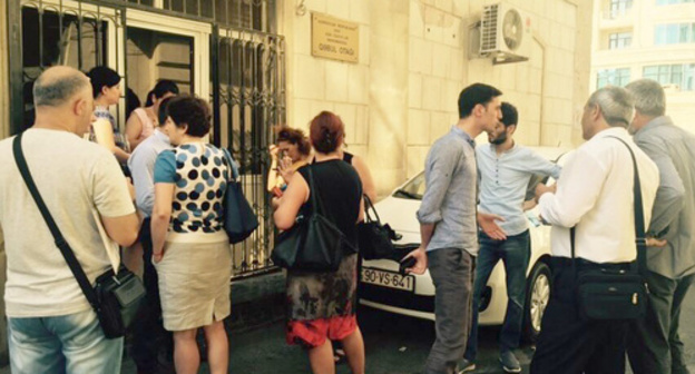 In front of the building of the Baku Court of Grave Crimes, RFE / RL http://www.radioazadlyg.org/content/article/27169033.html