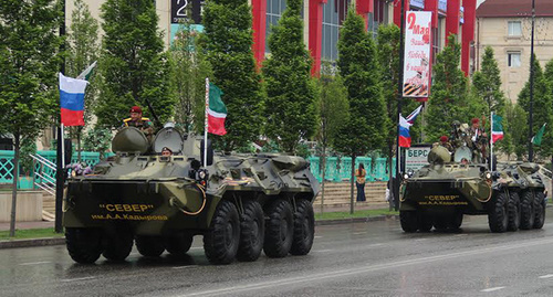 Military vehicles in Grozny streets, May 9, 2015. Photo by Magomed Magomedov for the ‘Caucasian Knot’. 