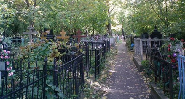 Cemetary in Nalchik. Photo: http://kbrinfo.ru/sites/default/files/field/image/kladbiwe3.jpg