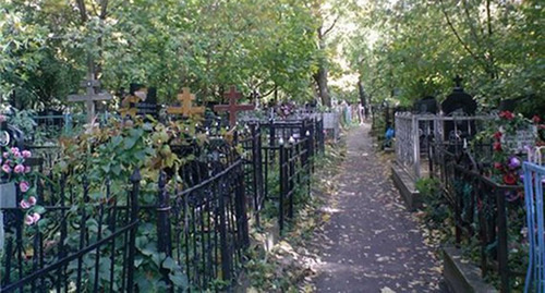 Cemetary in Nalchik. Photo: http://kbrinfo.ru/sites/default/files/field/image/kladbiwe3.jpg