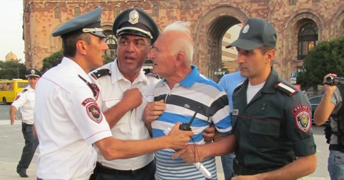 Akop Nazaryan, a pensioner, surrounded by the policemen during the protest action. Yerevan, August 21, 2015. Photo by Tigran Petrosyan for the "Caucasian Knot"