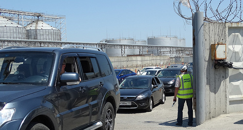 Entry to the mooring line of Kerch port. Photo by Nina Tumanova for the "Caucasian Knot"