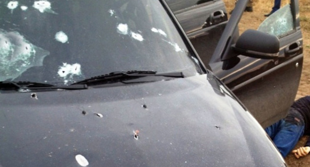 Car with the traces of shelling. Photo: http://nac.gov.ru/nakmessage/2015/08/26/v-dagestane-neitralizovany-glavar-i-dva-bandita-iz-tn-makhachkalinskoi-bandy.html