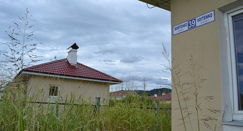 House for resettlers in Vesyoloe-Psou neighbourhood, Adler District of Sochi. Photo by Svetlana Kravchenko for the ‘Caucasian Knot’.