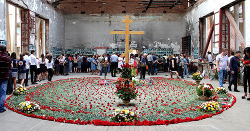 Communion Service in the gym of School No. 1 in Beslan. Photo by Emma Marzoeva. 