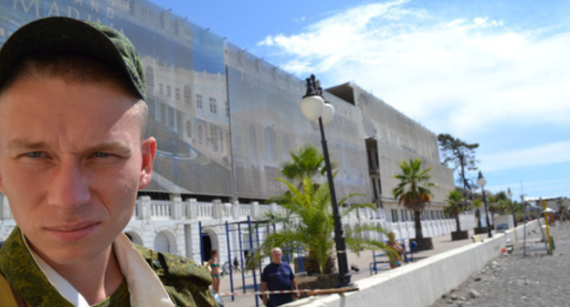Serviceman at the municipal beach in Sochi, August 2015. Photo by Svetlana Kravchenko for the ‘Caucasian Knot’. 