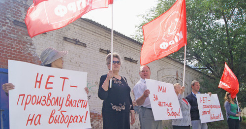 Picket against election frauds was held by communists in Volgograd, Volgograd, September 14, 2015. Photo by Tatiana Filimonova for the ‘Caucasian Knot’. 