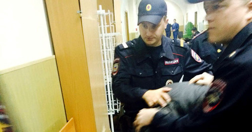 Law enforcers lead one of the defendants in the case of Nemtsov's murder through the corridor of the court. Moscow, April 23, 2015. Photo by Yuliya Buslavskaya for the "Caucasian Knot"