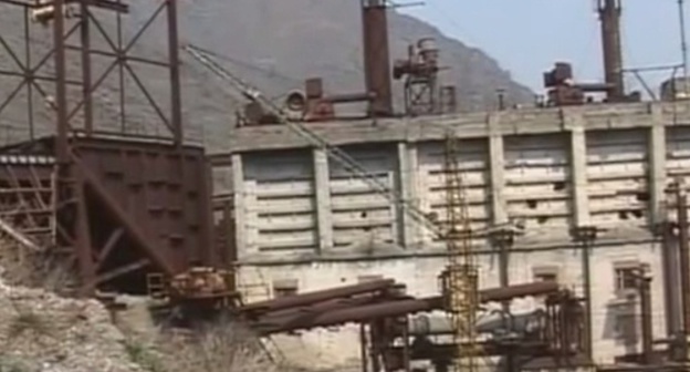 A part of the Tyrnyauz tungsten-molybdenum mining plant. April 2013. Photo: the State Television and Radio Broadcasting Company of the Stavropol Territory, Vestikavkaz.tv