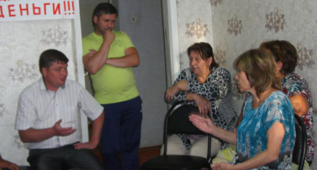 The hunger-strikers were visited by a Deputy public prosecutor Sergey Svidovsky, 20.09.2015. Photo by Yelena Grebenyuk for the "Caucasian Knot"