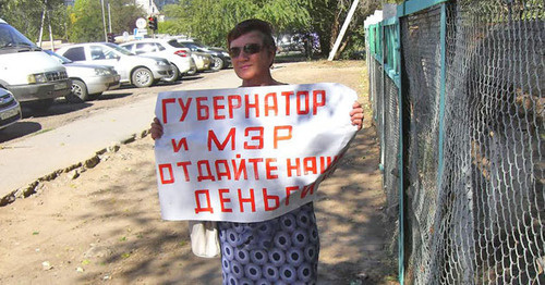 The participants of the picket in support of the hunger-strikers. Akhtubinsk, September 21, 2015. Photo by Yelena Grebenyuk for the "Caucasian Knot"