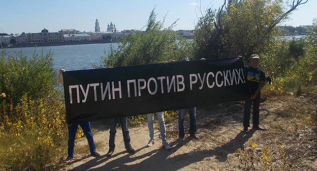Participants of the rally, Astrakhan, September 27, 2015. Photo by Elena Grebenyuk for the ‘Caucasian Knot’. 