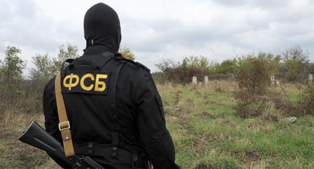 FSB officer during counterterrorist operation. Photo: http://nac.gov.ru/nakmessage/2014/10/06/v-kabardino-balkarii-neitralizovany-dva-uchastnika-nezakonnogo-vooruzhennogo-f.html