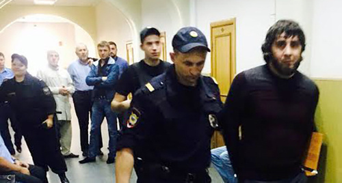 Zaur Dadaev is led to the courtroom. Photo by Yuliya Buslavskaya for the ‘Caucasian Knot’.