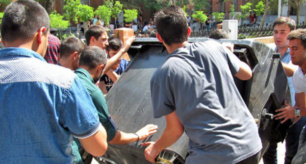 Protesters against increase of electricity tariff, Yerevan, June 24, 2015. Photo by Tigran Petrosyan for the ‘Caucasian Knot’.