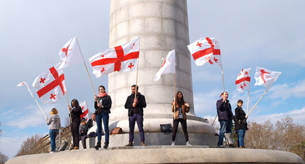 Georgian flags at the rally in Tbilisi, April 2015. Photo by Beslan Kmuzov for the "Caucasian Knot". 