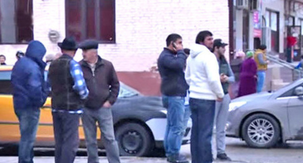 Residents of the Staropromyslovskiy District during special operation in Grozny, October 8, 2015. Photo: operational footage by the Ministry of Internal Affairs for Chechen Republic, http://www.youtube.com/watch?v=Giaed4U6-CU