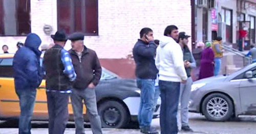 Residents of the Staropromyslovskiy District during special operation in Grozny, October 8, 2015. Photo: operational footage by the Ministry of Internal Affairs for Chechen Republic, http://www.youtube.com/watch?v=Giaed4U6-CU