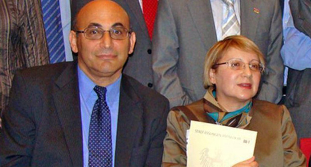 Leyla and Arif Yunus. Photo: http://rus.azattyq.org/content/leila-arif-yunus-sud-v-baku/27131084.html