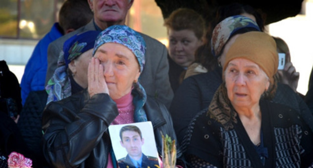 The participants of the mourning ceremonies to pay tribute to the memory of the KBR law enforcers. October 13, 2014. Photo: the press service of the Ministry of Internal Affairs (MIA) for Kabardino-Balkaria http://07.mvd.ru/