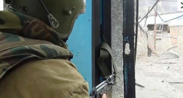 A law enforcer. Photo http://nac.gov.ru/nakmessage/2015/10/14/v-dagestane-neitralizovany-boeviki-iz-gimrinskoi-bandy.html