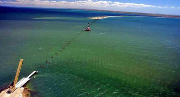 Еhe construction of a bridge over the Strait of Kerch. Photo: http://most-kerch.org/mery-po-oxrane-okruzhayushhej-sredy-pri-stroitelstve-mosta/