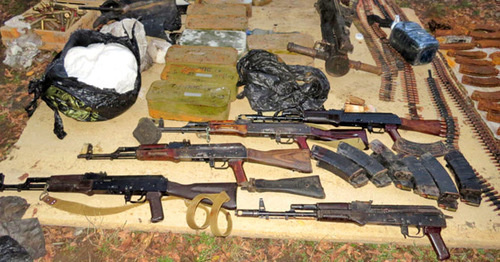 Hideout with the firearms found in the village of Surkhakhi of the Nazran District of Ingushetia. October 16, 2015. Photo http://nac.gov.ru/