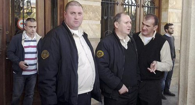 Bailiffs observing the action in support of the "Rustavi 2" TV Channel. Photo by Beslan Kmuzov for the "Caucasian Knot"