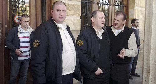 Bailiffs observing the action in support of the "Rustavi 2" TV Channel. Photo by Beslan Kmuzov for the "Caucasian Knot"