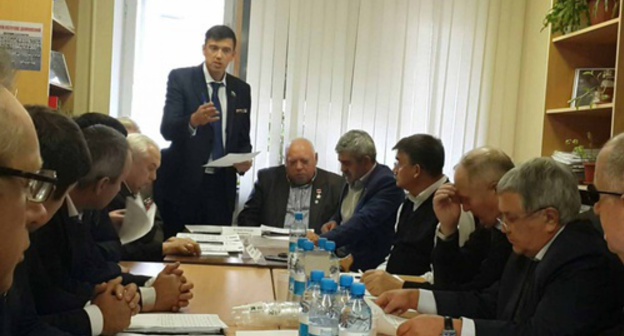 The meeting of the Presidium of the "Party of Veterans of Russia" held in Moscow on October 20, 2015, discussing the dispersal of thw rally in Buynaksk. Photo: http://veteransrussian.ru/msk/novosti-partii/prezidium-partii-veteranov-rossii-obsudil-situacziyu-v-bujnakske-i-schitaet-chto-glava-dagestana-dezinformirovan-svoimi-podchinyonnyimi.html