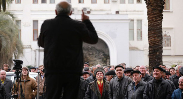 The rally of the opposition in Sukhumi on February 23, 2013. Photo by Grigory Kubatyan for the "Caucasian Knot"