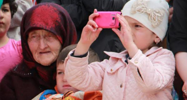 A girl with a camera. Photo by Kheda Omarkhadzhieva http://genderpage.ru/?p=1818"