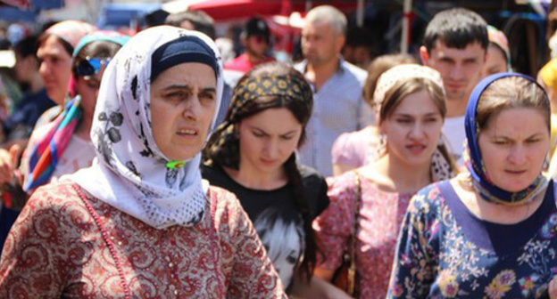 Women at the Berkat market in Grozny. Photo by Magomed Magomedov for the ‘Caucasian Knot’. 