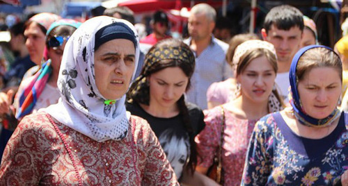 Women at the Berkat market in Grozny. Photo by Magomed Magomedov for the ‘Caucasian Knot’. 