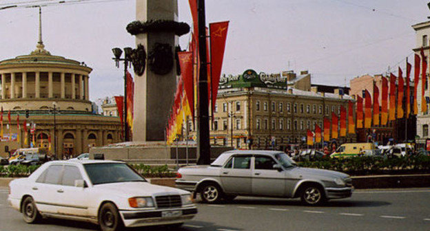 St Petersburg, Insurrection Square. Photo by http://ru.wikipedia.org