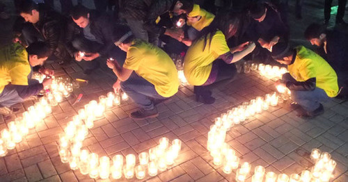 Participants of the memorial action lit 224 candles, as equal to the number of the victims to the plane crash. November 3, 2015. Photo by Patimat Makhmudova for the "Caucasian Knot"