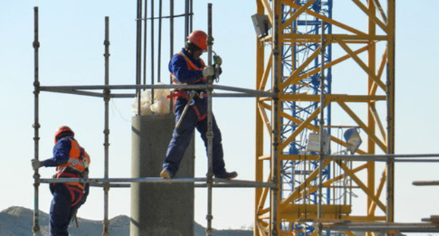 Workers at the building site of ‘Volgograd Arena’ Stadium. Photo by Tatiana Filimonova for the ‘Caucasian Knot’. 