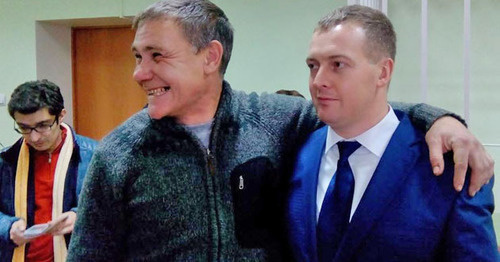 Evgeny Vitishko and his acvocate Sergey Loktev. Photo:  Ecological Watch for Northern Caucasus, https://twitter.com/ewnc_org