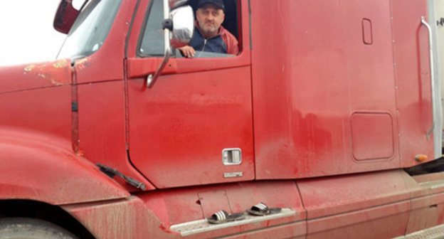 Protest actions of truckers in Dagestan. November 14, 2015. Photo: Ilyas Khadzhi, Bariyat Idrisova http://chernovik.net/content/lenta-novostey/v-dagestane-dalnoboyshchiki-vystupayut-protiv-vysokih-sborov
