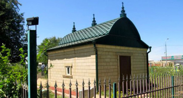 The ziyart (mausoleum) of Yangulbi-Sheikh in the Chechen village of Kurchaloi. Photo: the administration of the Kurchaloi district of the Chechen Republic http://admin-kmr.org/207-yangulbi-hadji-kurchaloy.html