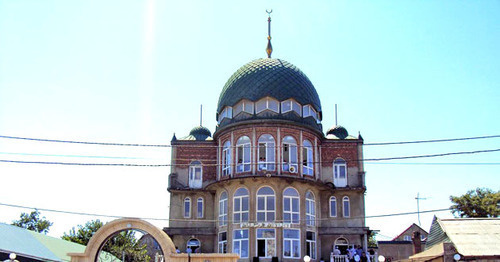 Mosque in Kotrov Street, Makhachkala. Photo: Shamil Magomedov, http://www.odnoselchane.ru/