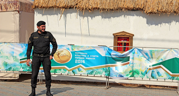 Policeman, Grozny. Photo by Magomed Magomedov for the ‘Caucasian Knot’. 