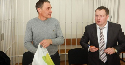 Evgeny Vitishko (to the left) and his advocate Sergey Loktev. Photo http://freevitishko.org/ru/?paged=2