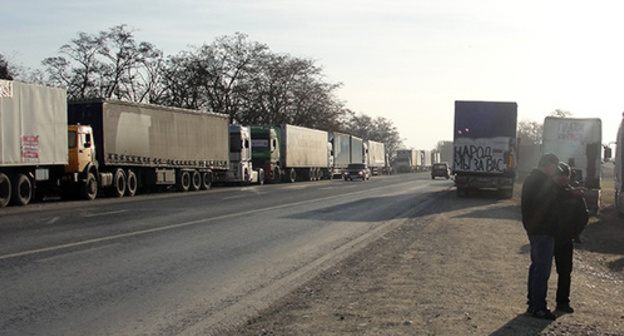 The federal highway "Kavkaz" between Khasavyurt and Toturbiykala. Photo by Murad Muradov for the "Caucasian Knot"
