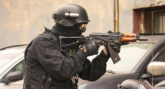 A law enforcer during CTO. Photo: http://nac.gov.ru/nakmessage/2015/12/16/v-nalchike-pri-okazanii-vooruzhennogo-soprotivleniya-neitralizovan-bandit.html 