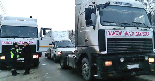 Truck drivers protest action, December 2015. Photo: Mariay Kostayeva (RFE/RL)
