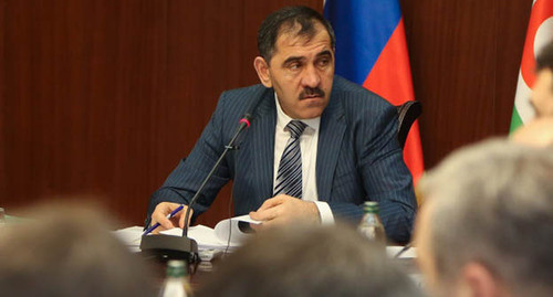 Yunus-Bek Evkurov. Photo: http://www.ingushetia.ru/news/glava_obsudil_gotovnost_operativnogo_shtaba_pravitelstva_respubliki_k_predstoyashchim_prazdnichnym_i/