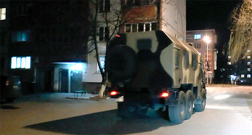 Special equipment in a street in Cherkessk. Photo: http://nac.gov.ru/nakmessage/2015/12/26/na-territorii-kchr-i-kbr-zaderzhany-6-banditov-unichtozhena-laboratoriya-po-iz.html