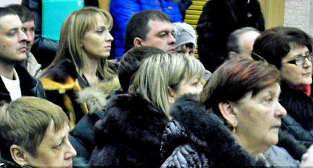 Former tenants of the destroyed house in Volgograd have held a meeting. December 30, 2015. Photo by Tatyana Filimonova for the "Caucasian Knot"
