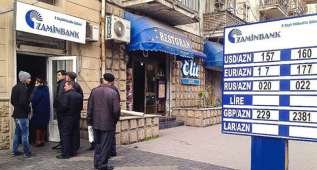 A queue in a bank. Baku, December 2015. Photo by Aziz Karimov for the "Caucasian Knot"